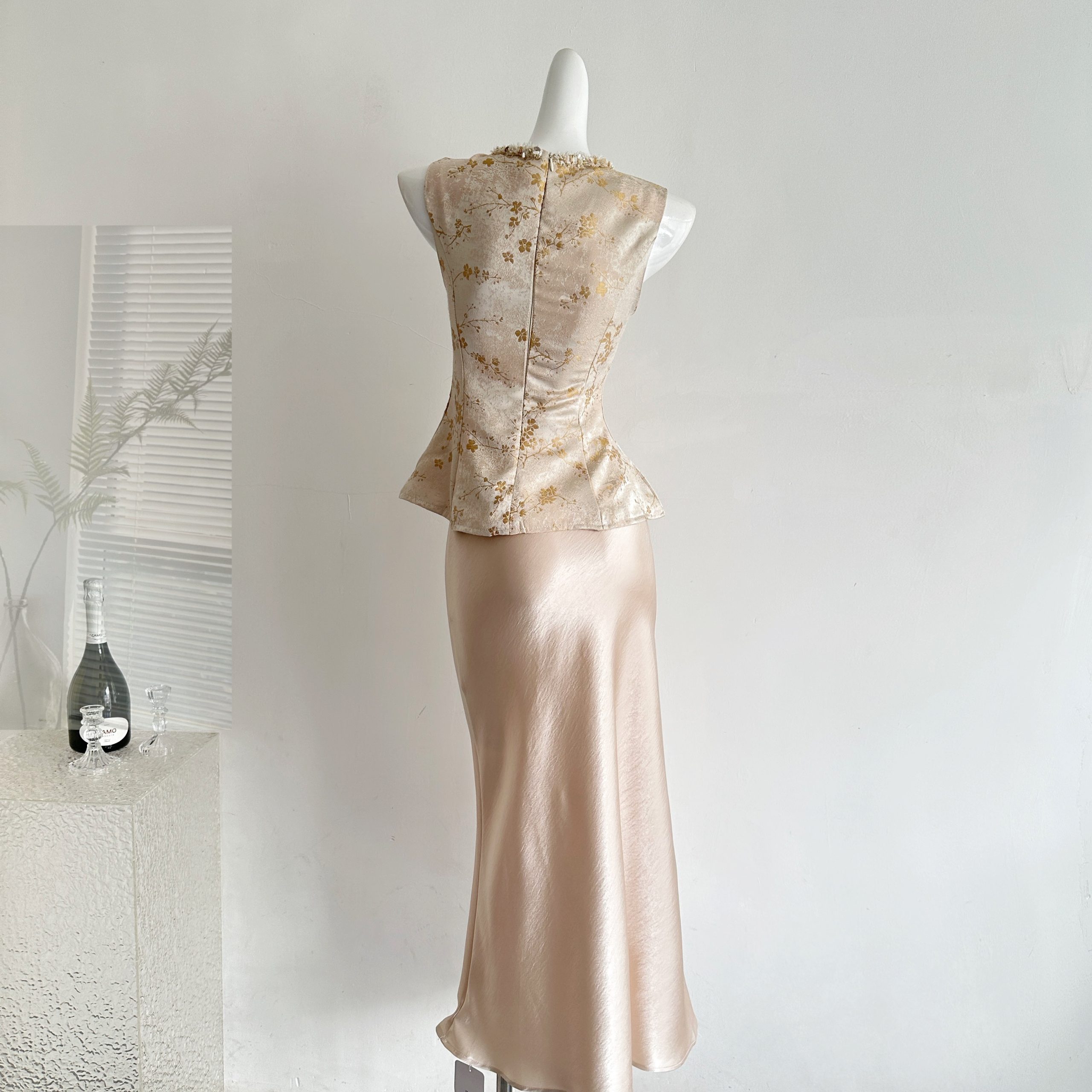 Chinese Style New Elegant Satin Jacquard Sleeveless Waist-Cinching Vest Top with Flowing A-Line Skirt Two-Piece Set Summer - Image 4