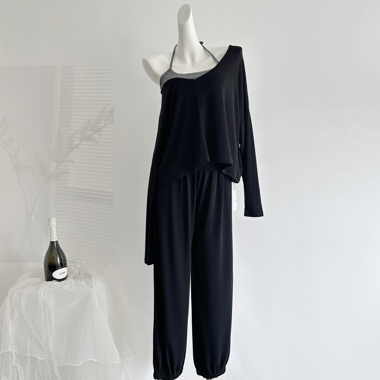 Free Relaxed Walk Series Reversible V-Neck Long Sleeve Cover-Up / Vest / Lantern Pants Casual Suit Set - Image 2