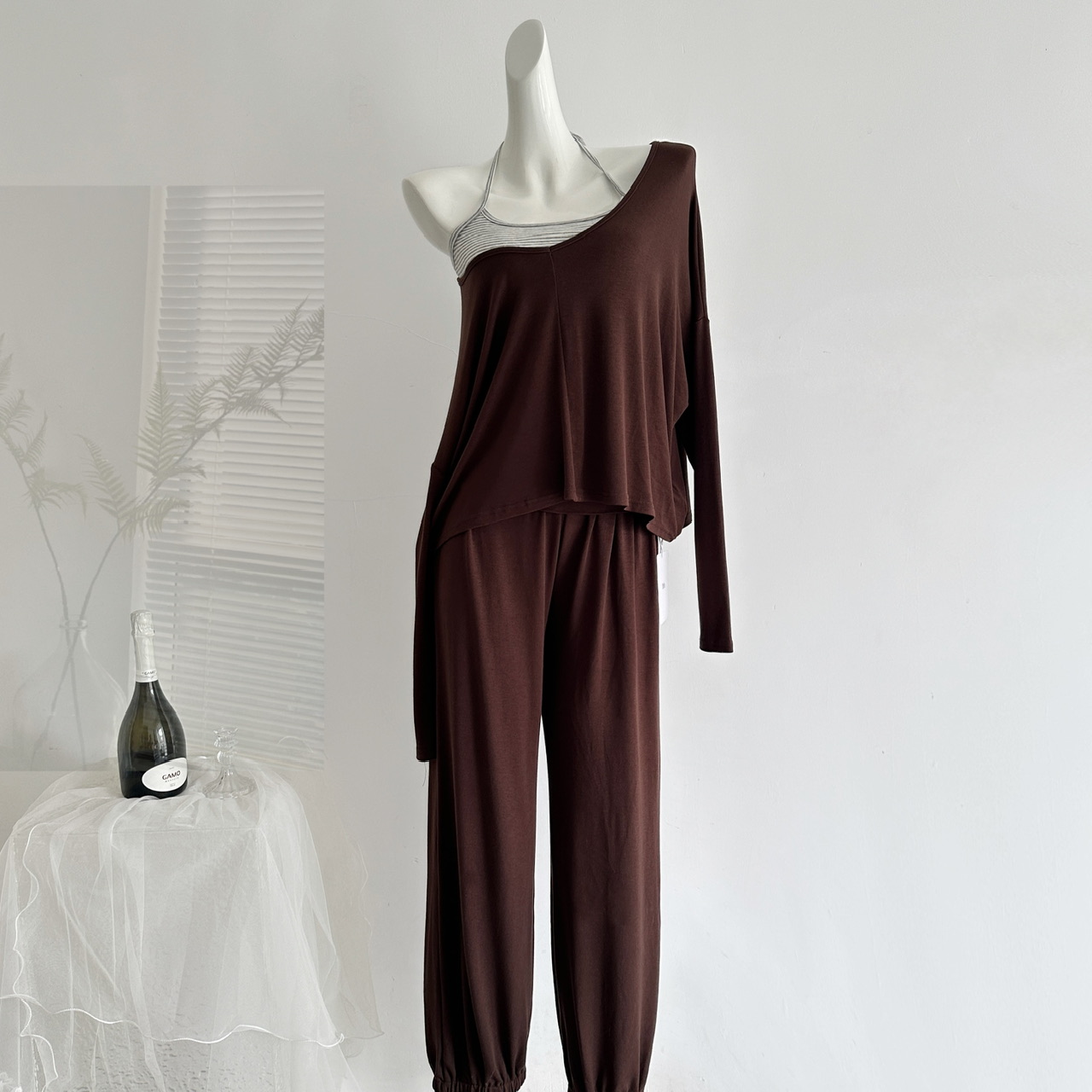 Free Relaxed Walk Series Reversible V-Neck Long Sleeve Cover-Up / Vest / Lantern Pants Casual Suit Set - Image 4
