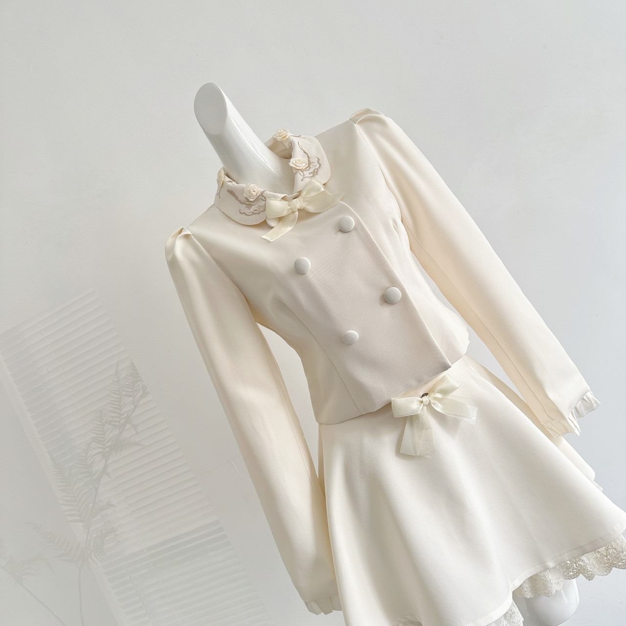 White Garden Ceremony Handmade Flower Embroidery Collar Double-Breasted Coat and Two-Layer Skirt Suit Set - Image 3