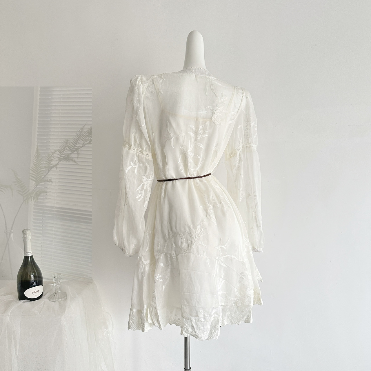 Elegant French Texture Embroidered Dress for Women Early Autumn Mardid V-Neck White Short Dress - Image 4