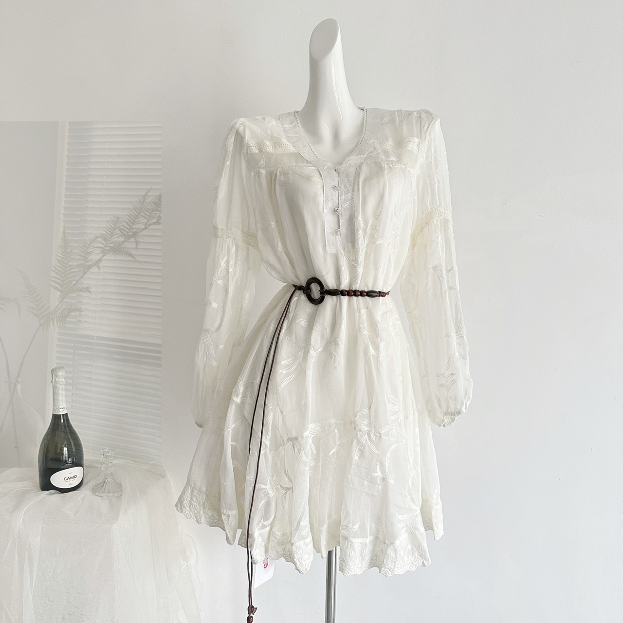 Elegant French Texture Embroidered Dress for Women Early Autumn Mardid V-Neck White Short Dress
