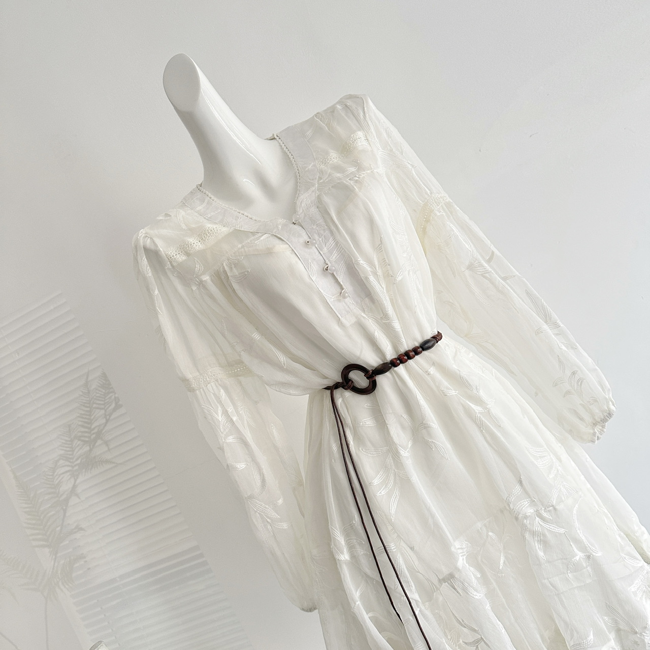 Elegant French Texture Embroidered Dress for Women Early Autumn Mardid V-Neck White Short Dress - Image 3